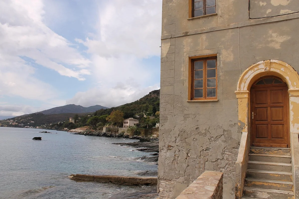 Assurance habitation résidence secondaire en Corse : le guide complet 2026